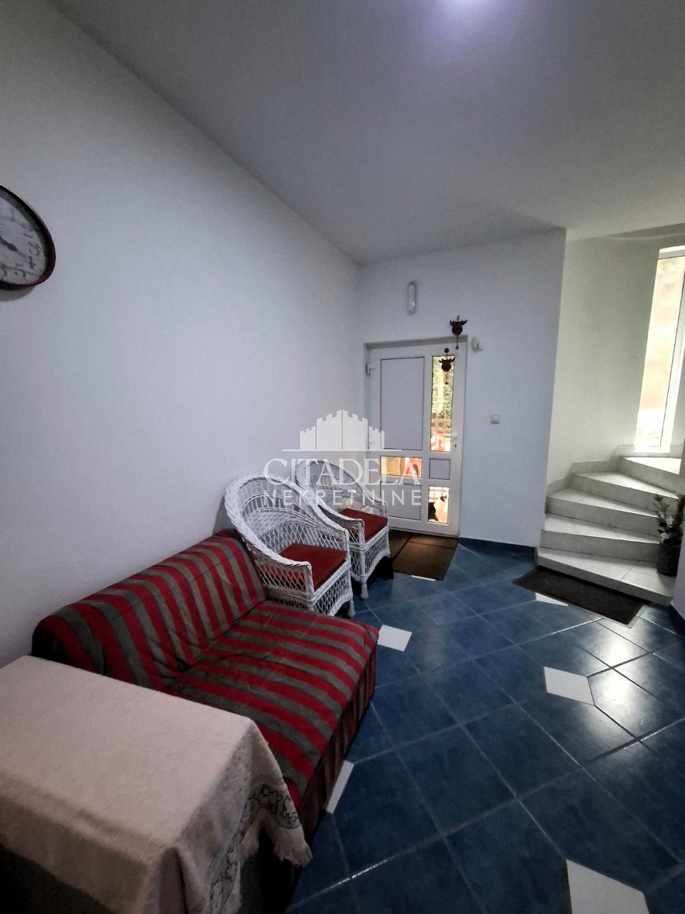 Slika 2 - Luke Vojvodića,  Lokal za izdavanje, 90m2, 900€