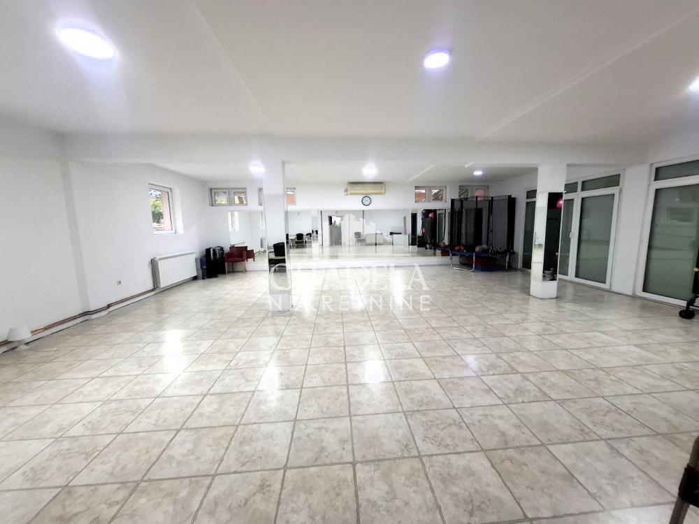 Glavna slika -Luke Vojvodića,  Lokal za izdavanje, 90m2, 900€