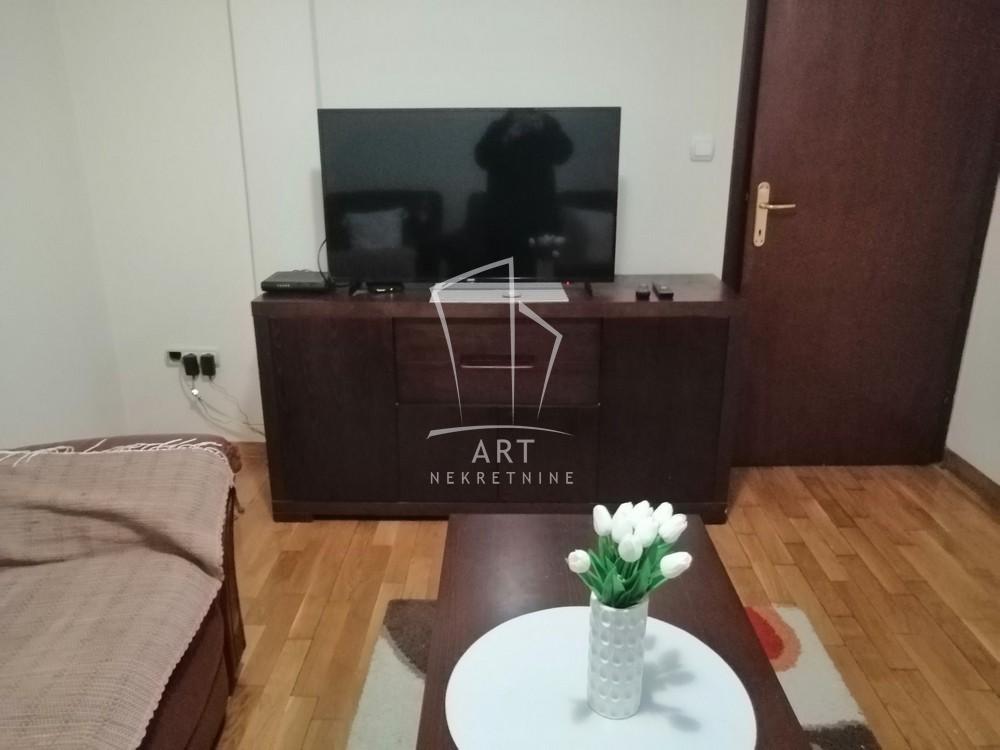 Slika 1 - Barska, Dvosoban stan za izdavanje, 81m2, 650€