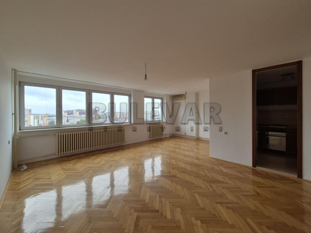 Slika 1 - Cara Dušana, Četvorosoban stan za izdavanje, 95m2, 600€