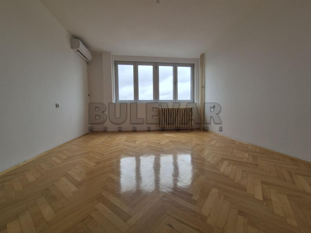 Slika 6 - Cara Dušana, Četvorosoban stan za izdavanje, 95m2, 600€