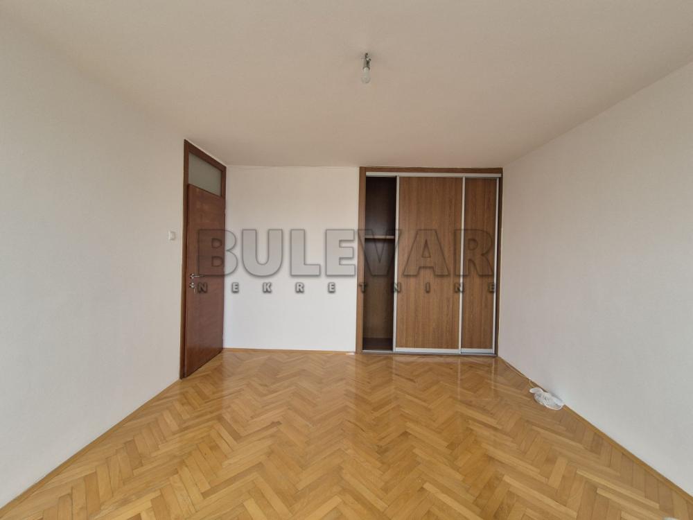 Slika 10 - Cara Dušana, Četvorosoban stan za izdavanje, 95m2, 600€