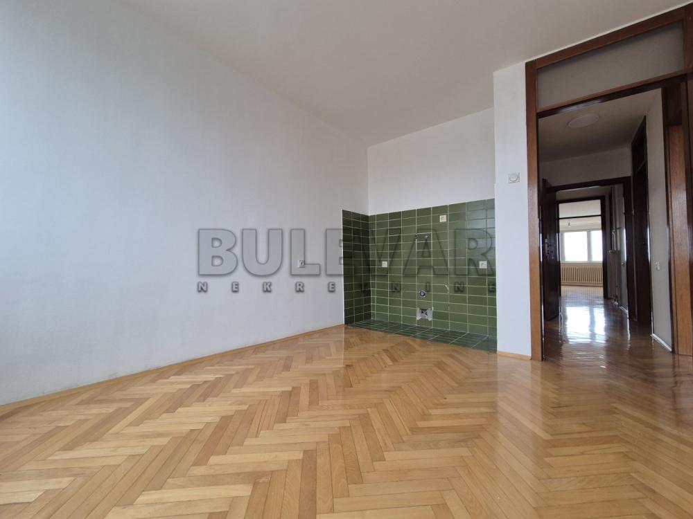 Slika 8 - Cara Dušana, Četvorosoban stan za izdavanje, 95m2, 600€