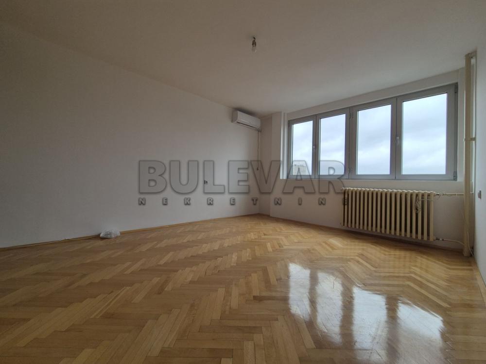 Slika 11 - Cara Dušana, Četvorosoban stan za izdavanje, 95m2, 600€