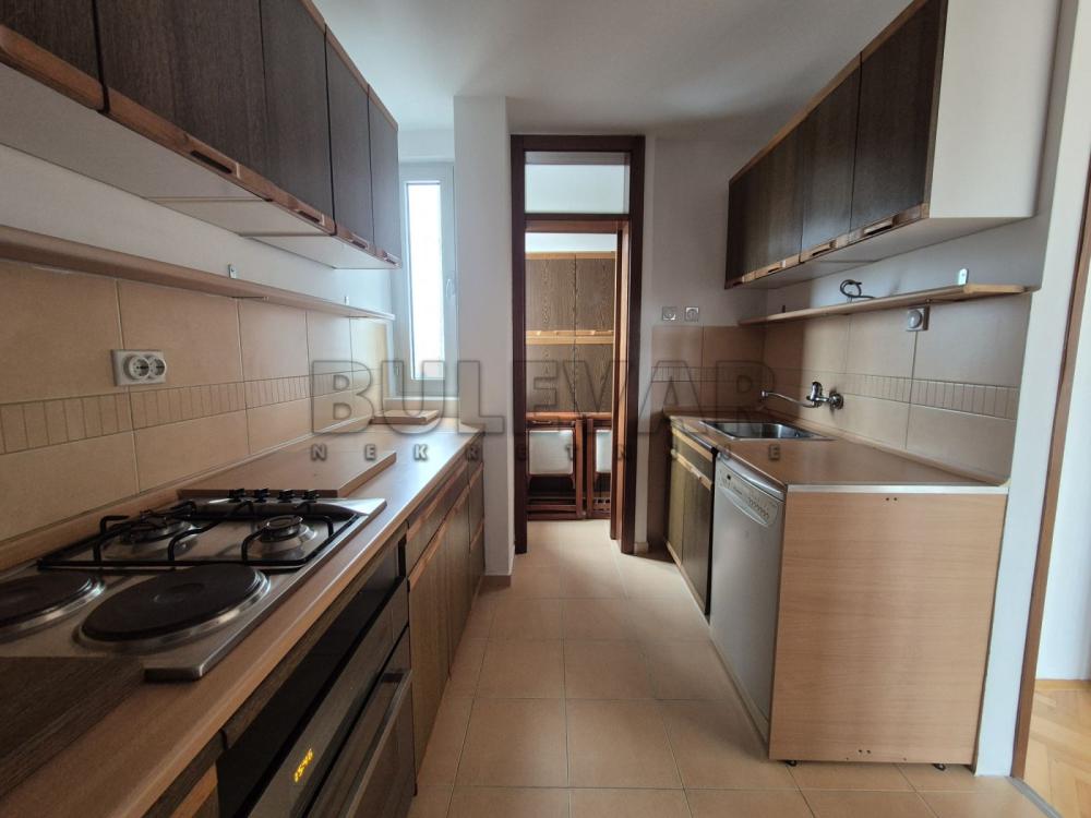 Slika 4 - Cara Dušana, Četvorosoban stan za izdavanje, 95m2, 600€