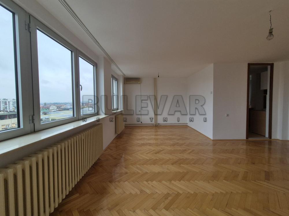 Slika 2 - Cara Dušana, Četvorosoban stan za izdavanje, 95m2, 600€