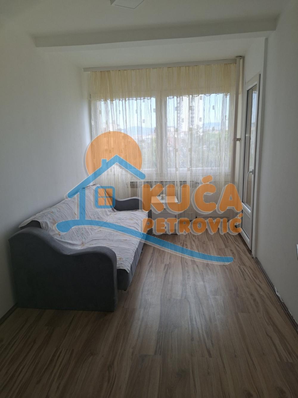 Slika 3 - Trg 14. oktobra, Troiposoban stan za izdavanje, 89m2, 600€