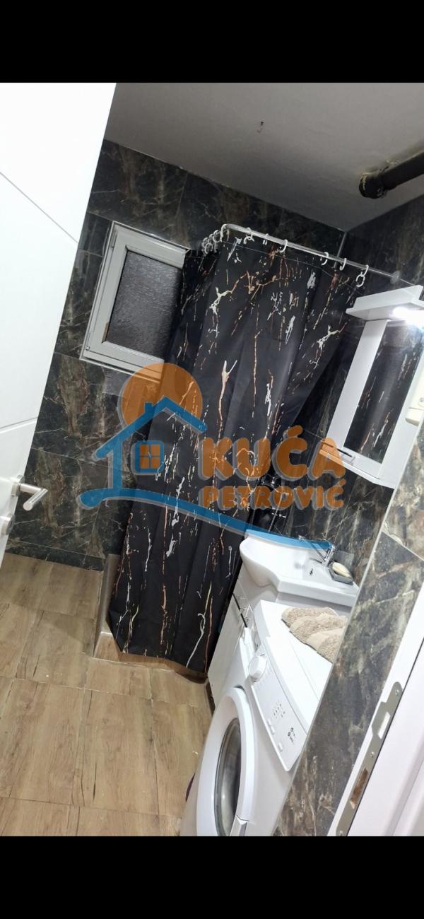 Slika 5 - Trg 14. oktobra, Troiposoban stan za izdavanje, 89m2, 600€