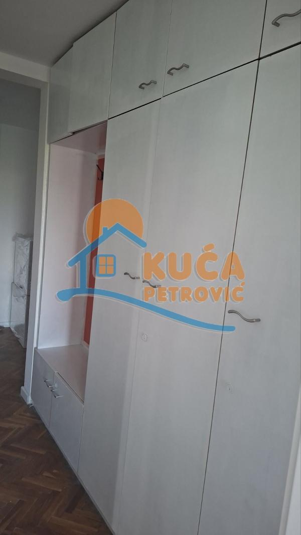 Slika 6 - Trg 14. oktobra, Troiposoban stan za izdavanje, 89m2, 600€