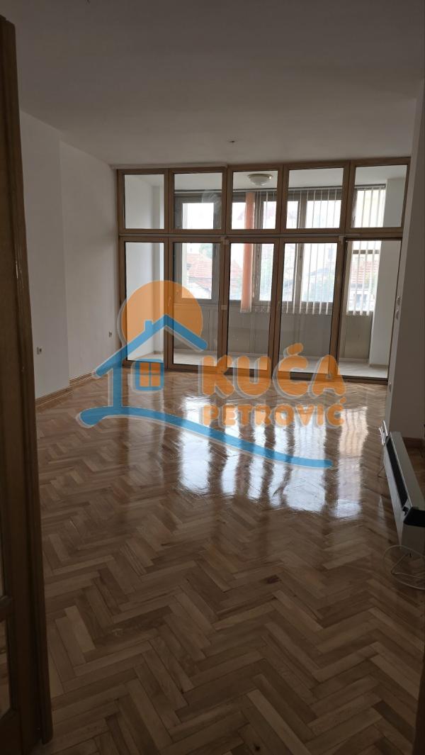 Slika 3 - Mije Petrovića, Četvorosoban stan za izdavanje, 122m2, 1.000€