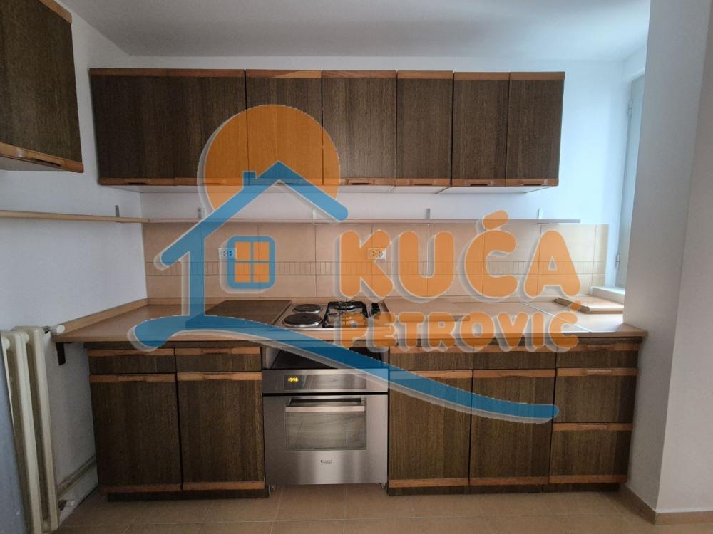 Slika 3 - Cara Dušana, Četvorosoban stan za izdavanje, 95m2, 600€