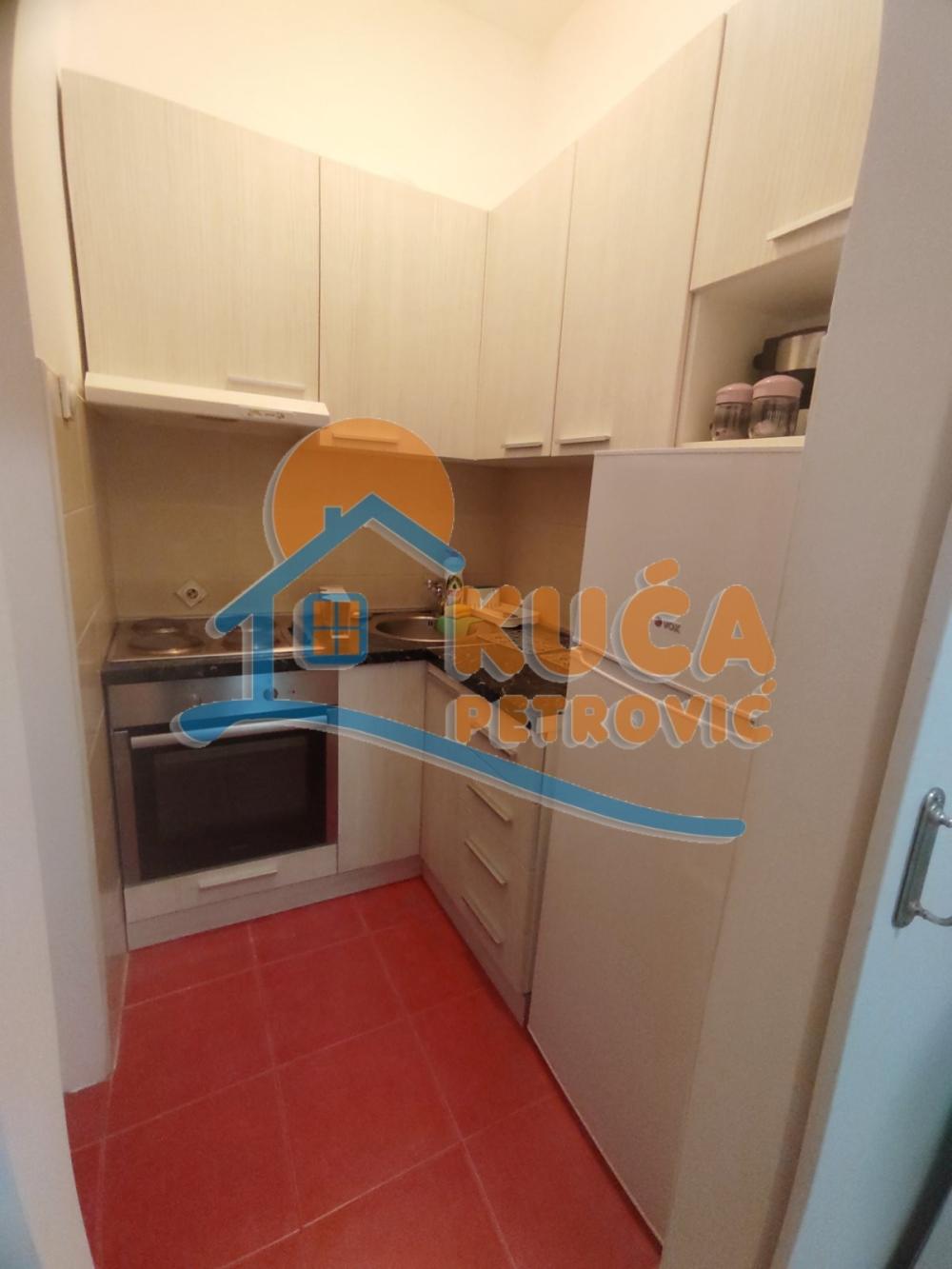 Slika 2 - Obrenovićeva, Jednosoban stan za izdavanje, 41m2, 350€