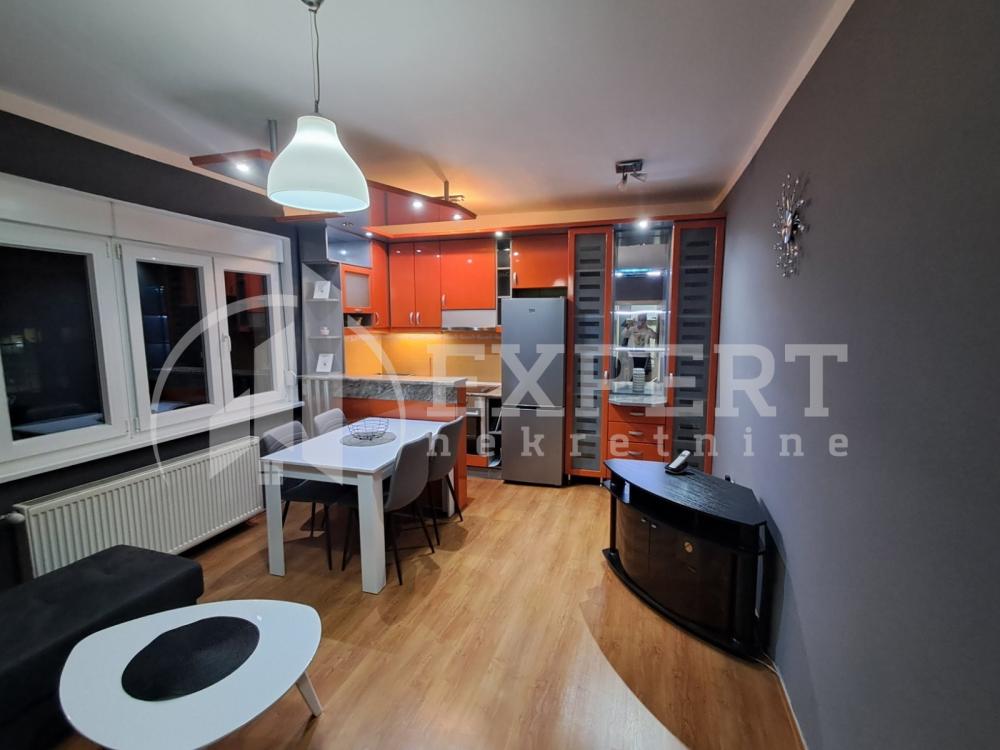 Slika 1 - Trg Pavla Stojkovića, Dvosoban stan za izdavanje, 60m2, 400€