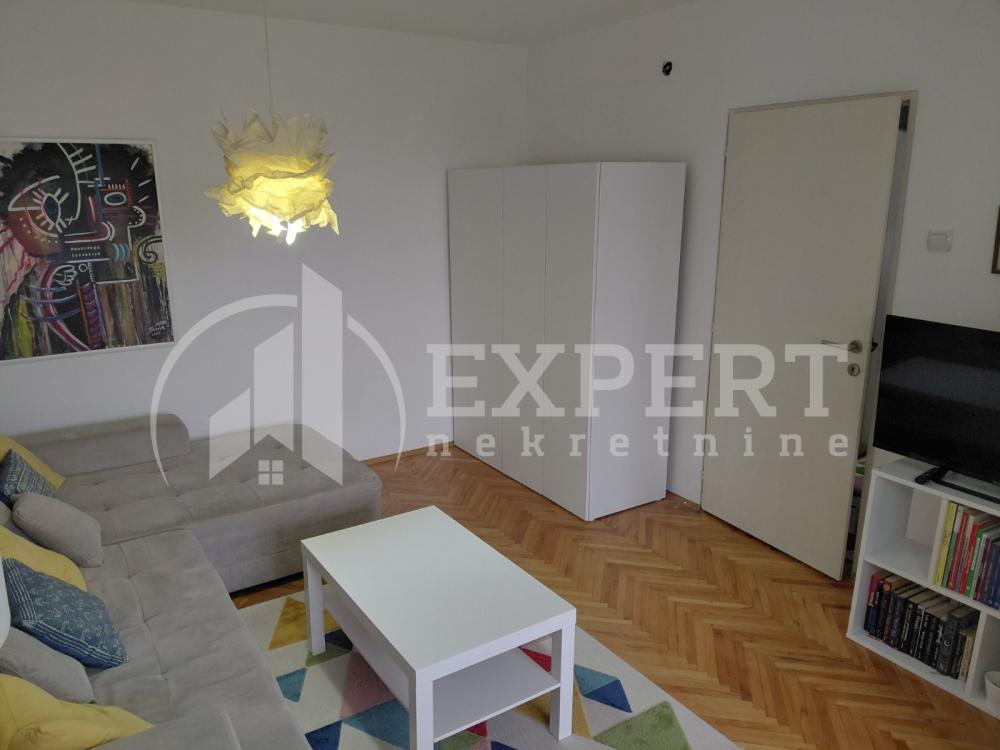 Slika 1 - Sinđelićev trg, Jednoiposoban stan za izdavanje, 38m2, 350€