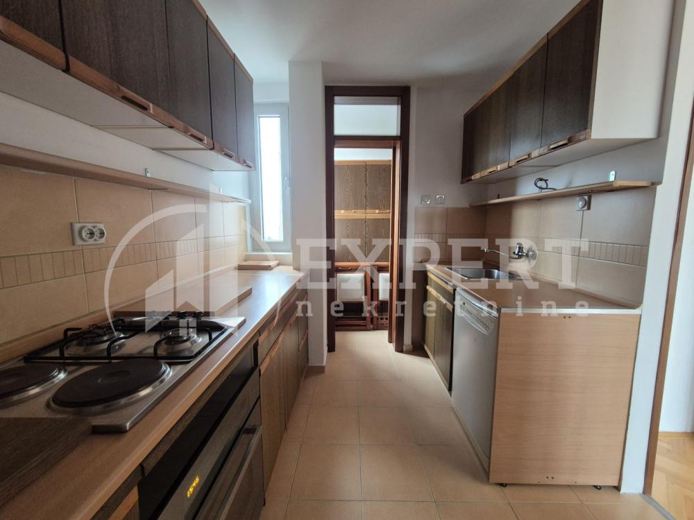 Slika 4 - Cara Dušana, Četvorosoban stan za izdavanje, 95m2, 600€