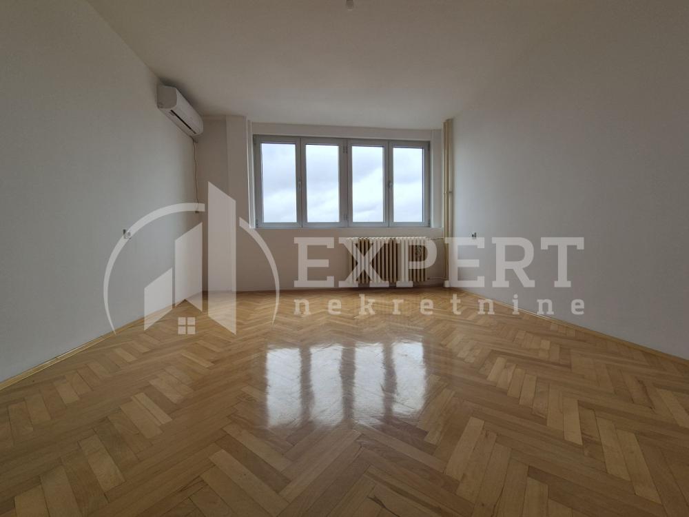 Slika 6 - Cara Dušana, Četvorosoban stan za izdavanje, 95m2, 600€