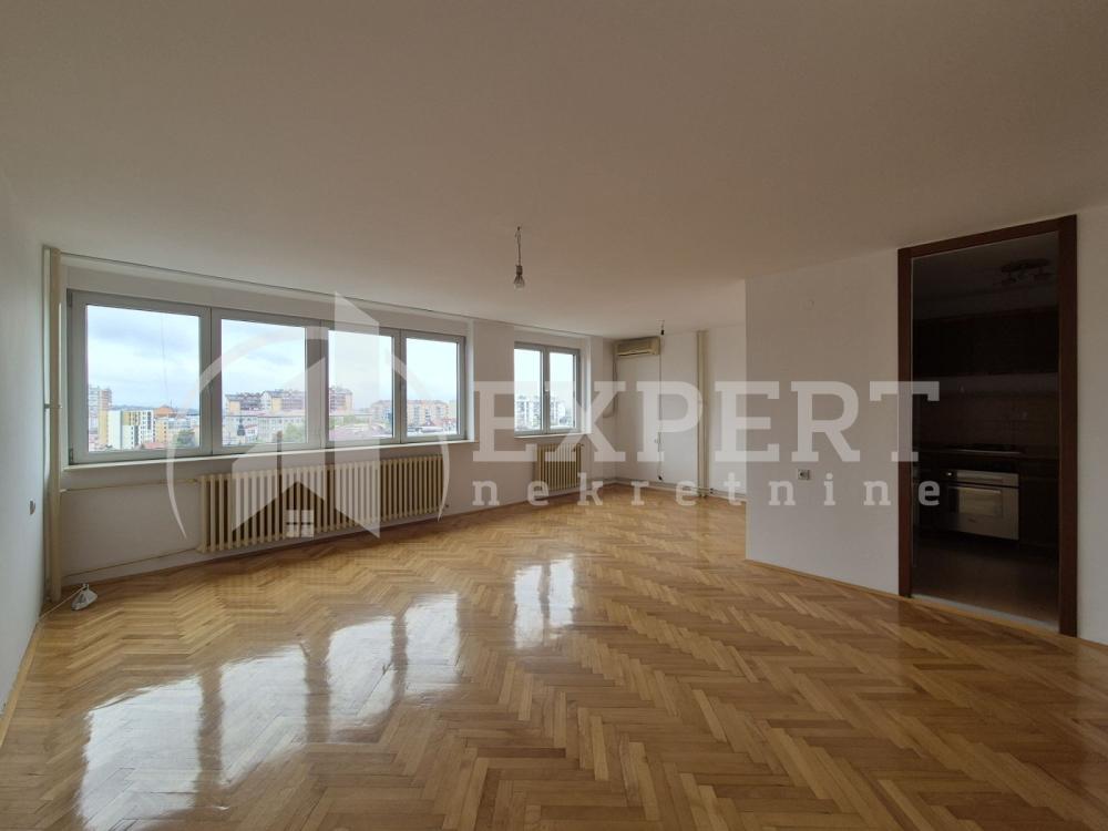 Slika 1 - Cara Dušana, Četvorosoban stan za izdavanje, 95m2, 600€