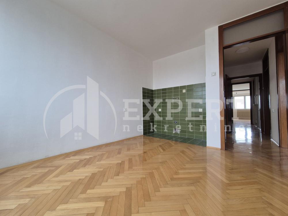 Slika 8 - Cara Dušana, Četvorosoban stan za izdavanje, 95m2, 600€