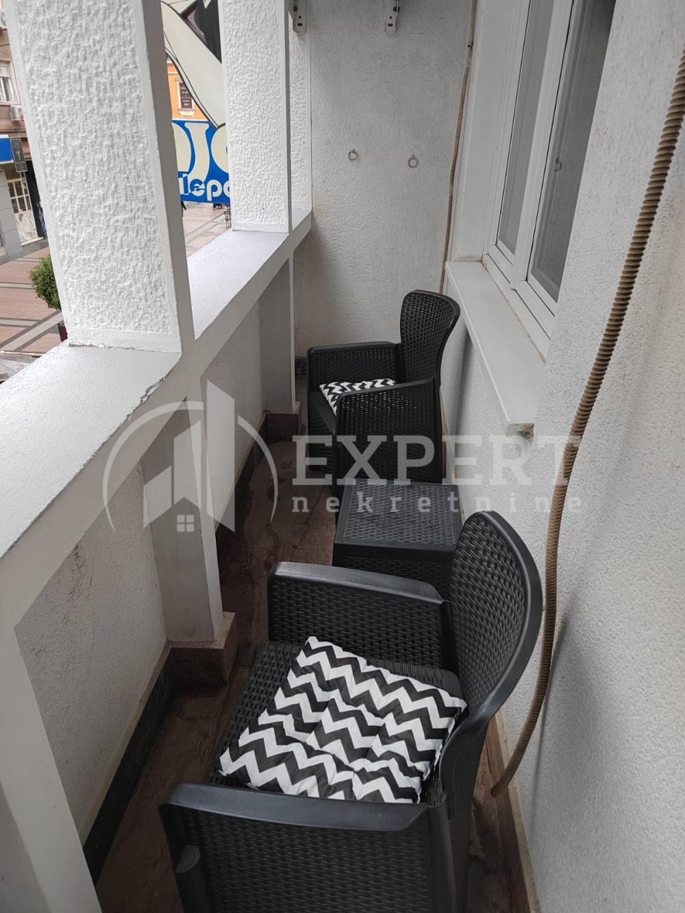 Slika 1 - Obrenovićeva, Jednosoban stan za izdavanje, 41m2, 350€