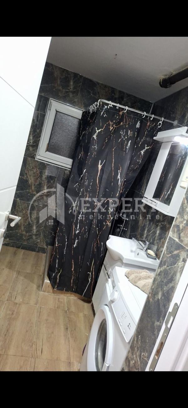 Slika 5 - Trg 14. oktobra, Troiposoban stan za izdavanje, 89m2, 600€