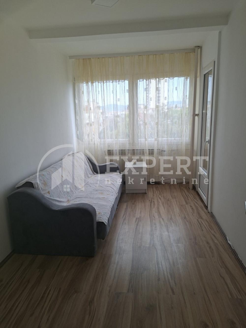 Slika 3 - Trg 14. oktobra, Troiposoban stan za izdavanje, 89m2, 600€