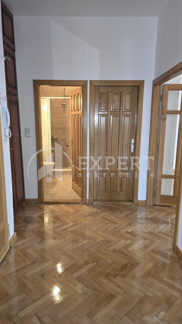 Slika 2 - Mije Petrovića, Četvorosoban stan za izdavanje, 122m2, 1.000€
