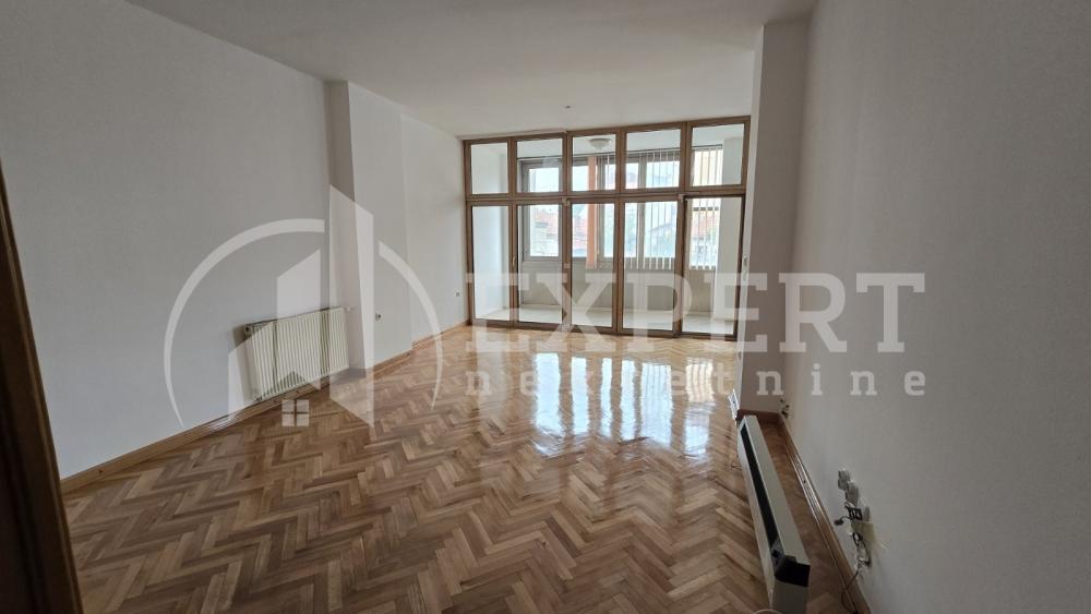 Slika 5 - Mije Petrovića, Četvorosoban stan za izdavanje, 122m2, 1.000€