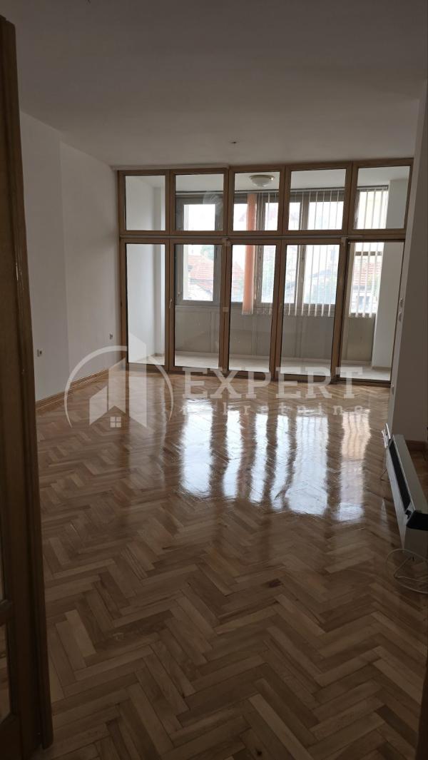 Slika 3 - Mije Petrovića, Četvorosoban stan za izdavanje, 122m2, 1.000€