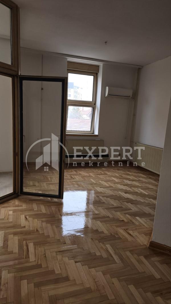 Slika 4 - Mije Petrovića, Četvorosoban stan za izdavanje, 122m2, 1.000€