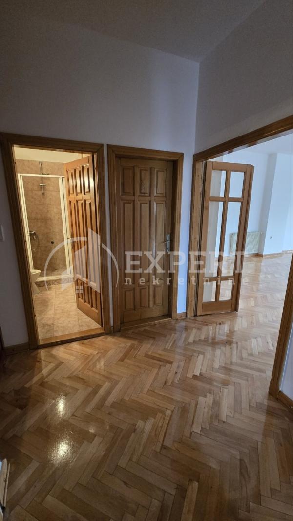 Slika 1 - Mije Petrovića, Četvorosoban stan za izdavanje, 122m2, 1.000€