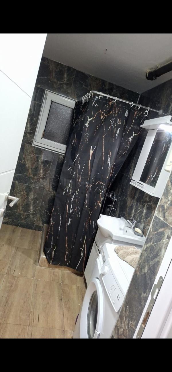 Slika 5 - Trg 14. oktobra, Troiposoban stan za izdavanje, 89m2, 600€