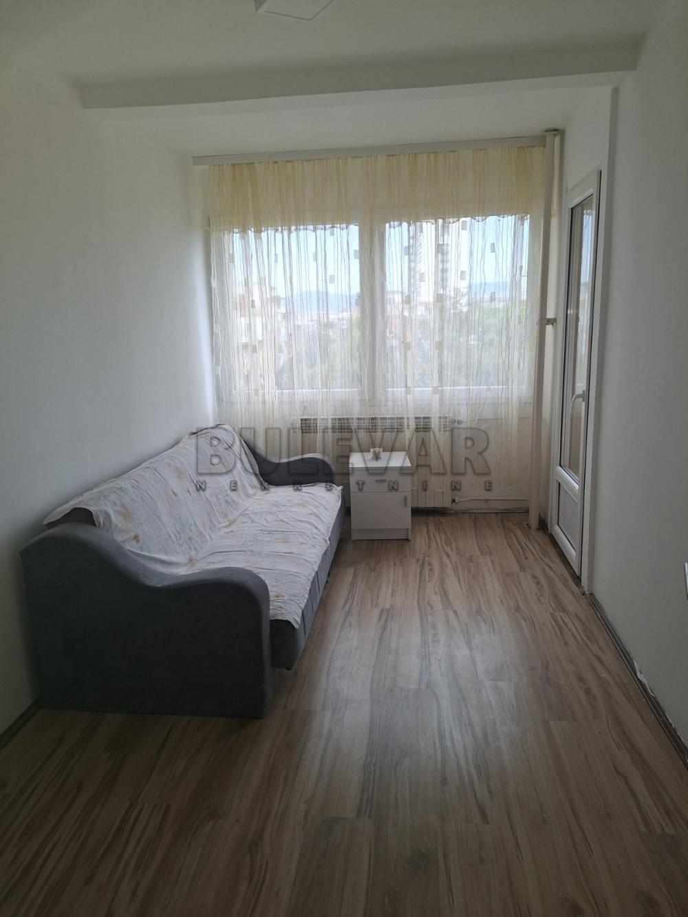 Slika 3 - Trg 14. oktobra, Troiposoban stan za izdavanje, 89m2, 600€