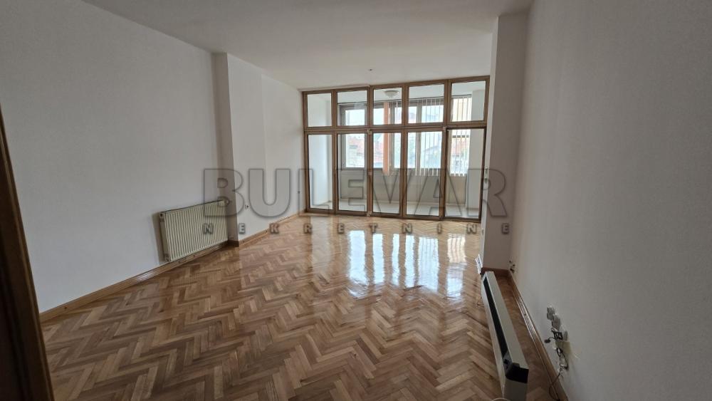 Slika 5 - Mije Petrovića, Četvorosoban stan za izdavanje, 122m2, 1.000€