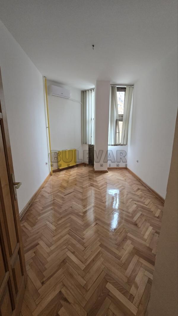 Slika 6 - Mije Petrovića, Četvorosoban stan za izdavanje, 122m2, 1.000€