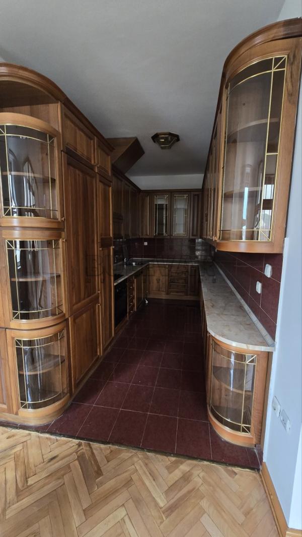 Slika 8 - Mije Petrovića, Četvorosoban stan za izdavanje, 122m2, 1.000€