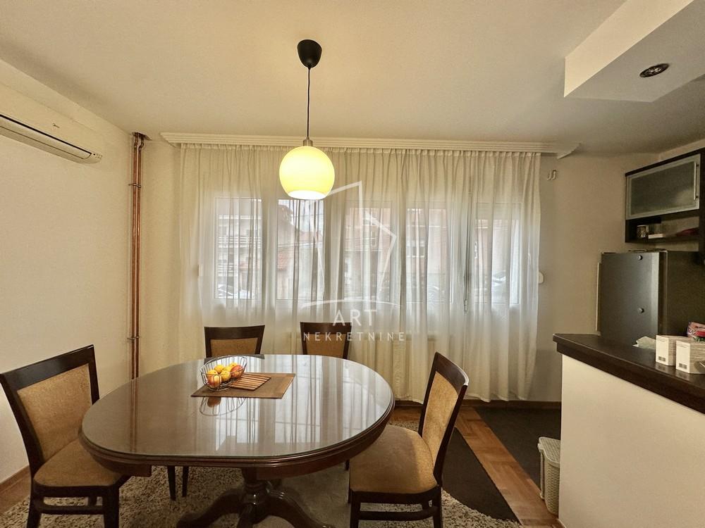 Slika 2 - Siva Stena,  Kuća na prodaju, 235m2, 480.000€