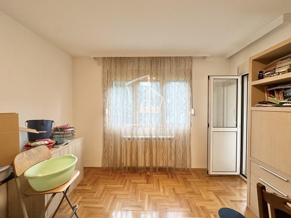 Slika 10 - Siva Stena,  Kuća na prodaju, 235m2, 480.000€