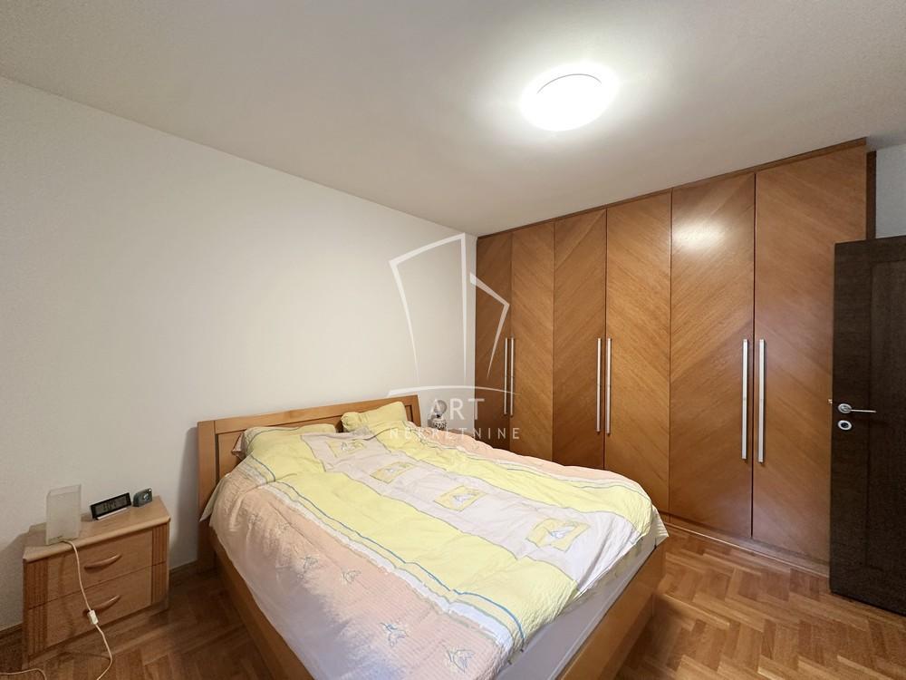 Slika 5 - Siva Stena,  Kuća na prodaju, 235m2, 480.000€
