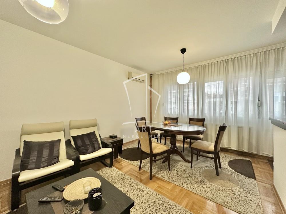 Slika 1 - Siva Stena,  Kuća na prodaju, 235m2, 480.000€