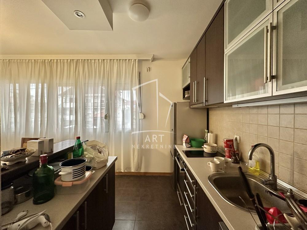 Slika 4 - Siva Stena,  Kuća na prodaju, 235m2, 480.000€