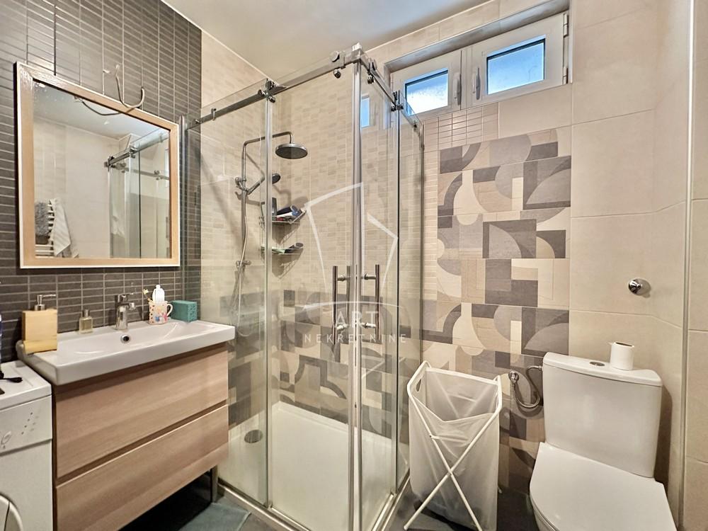 Slika 11 - Siva Stena,  Kuća na prodaju, 235m2, 480.000€