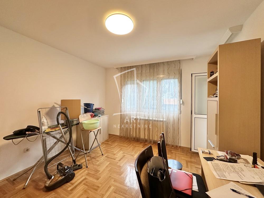 Slika 6 - Siva Stena,  Kuća na prodaju, 235m2, 480.000€