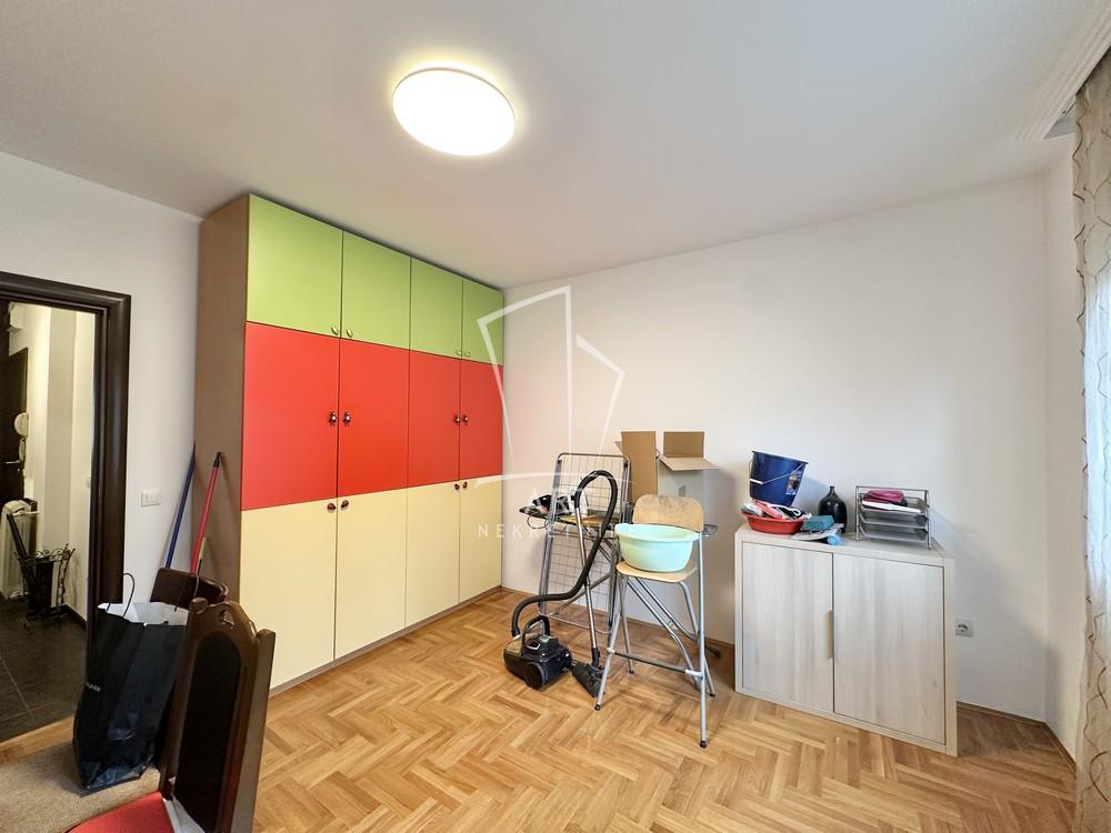 Slika 9 - Siva Stena,  Kuća na prodaju, 235m2, 480.000€