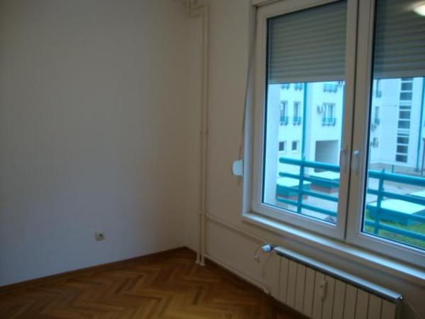 Slika 3 - Bulevar Arsenija Čarnojevića, Trosoban stan za izdavanje, 92m2, 1.000€