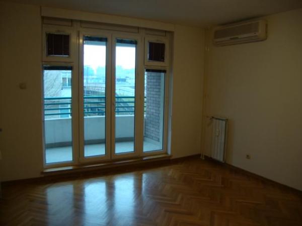 Slika 1 - Bulevar Arsenija Čarnojevića, Trosoban stan za izdavanje, 92m2, 1.000€