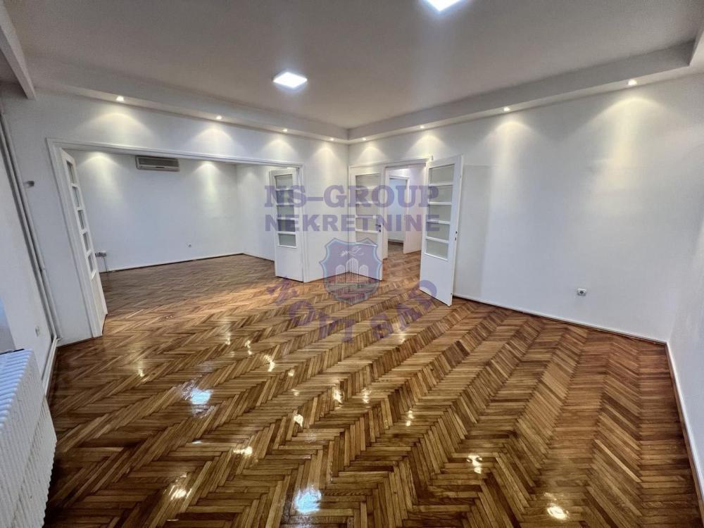 Glavna slika - Kuća na prodaju, 600m2, 2.369.000€