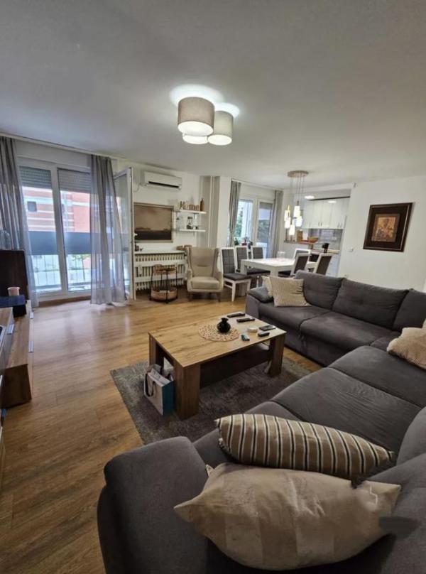 Glavna slika -Trosoban stan na prodaju, 76m2, 220.000€