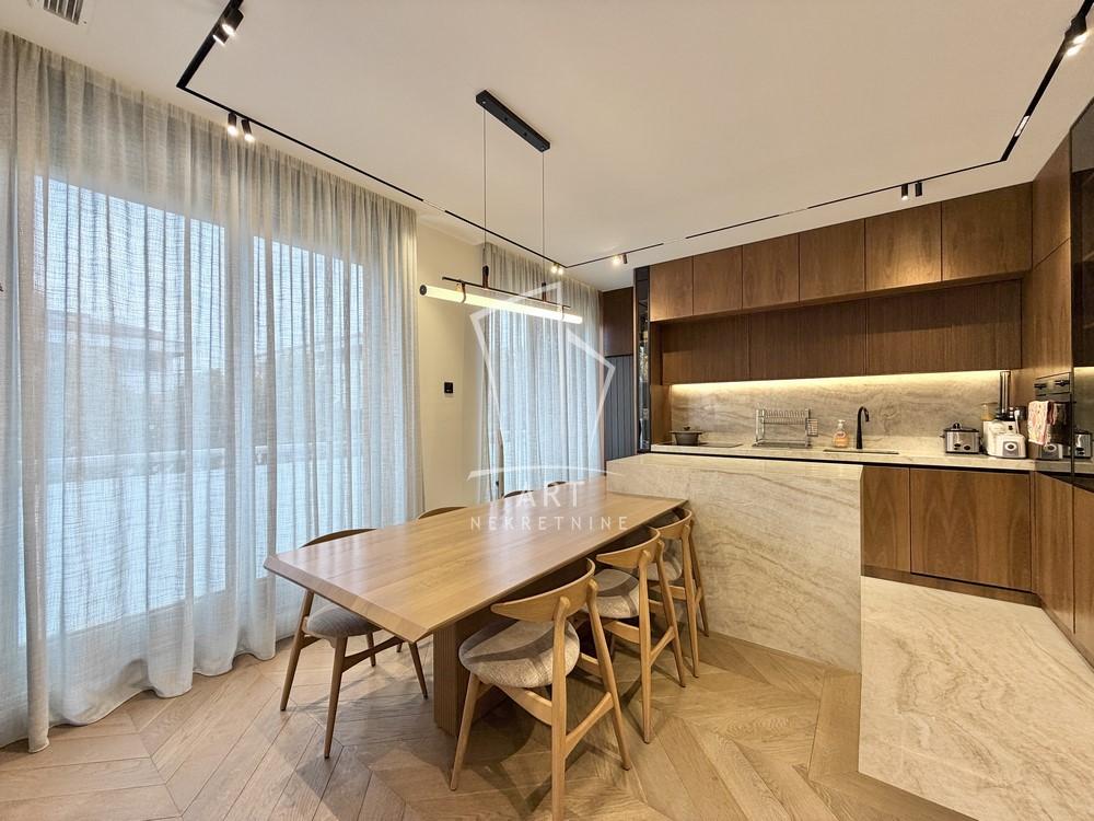 Slika 2 - Slavka Ćuruvije, Četvoroiposoban stan na prodaju, 113m2, 559.000€