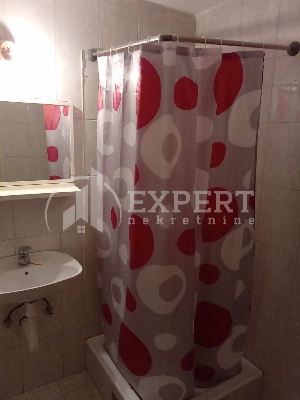 Slika 6 - 9. brigade prilaz,  Stan za izdavanje, 20m2, 220€