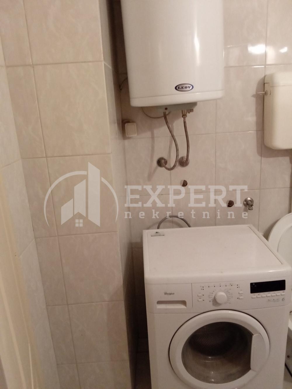 Slika 5 - 9. brigade prilaz,  Stan za izdavanje, 20m2, 220€